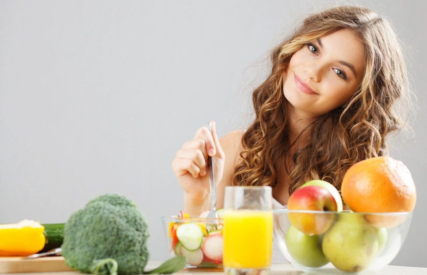 Woman enjoying a fresh, healthy meal